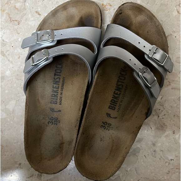 Barely used Birkenstock - not keen on more 5% discount ! It’s already low - Picture 3 of 8